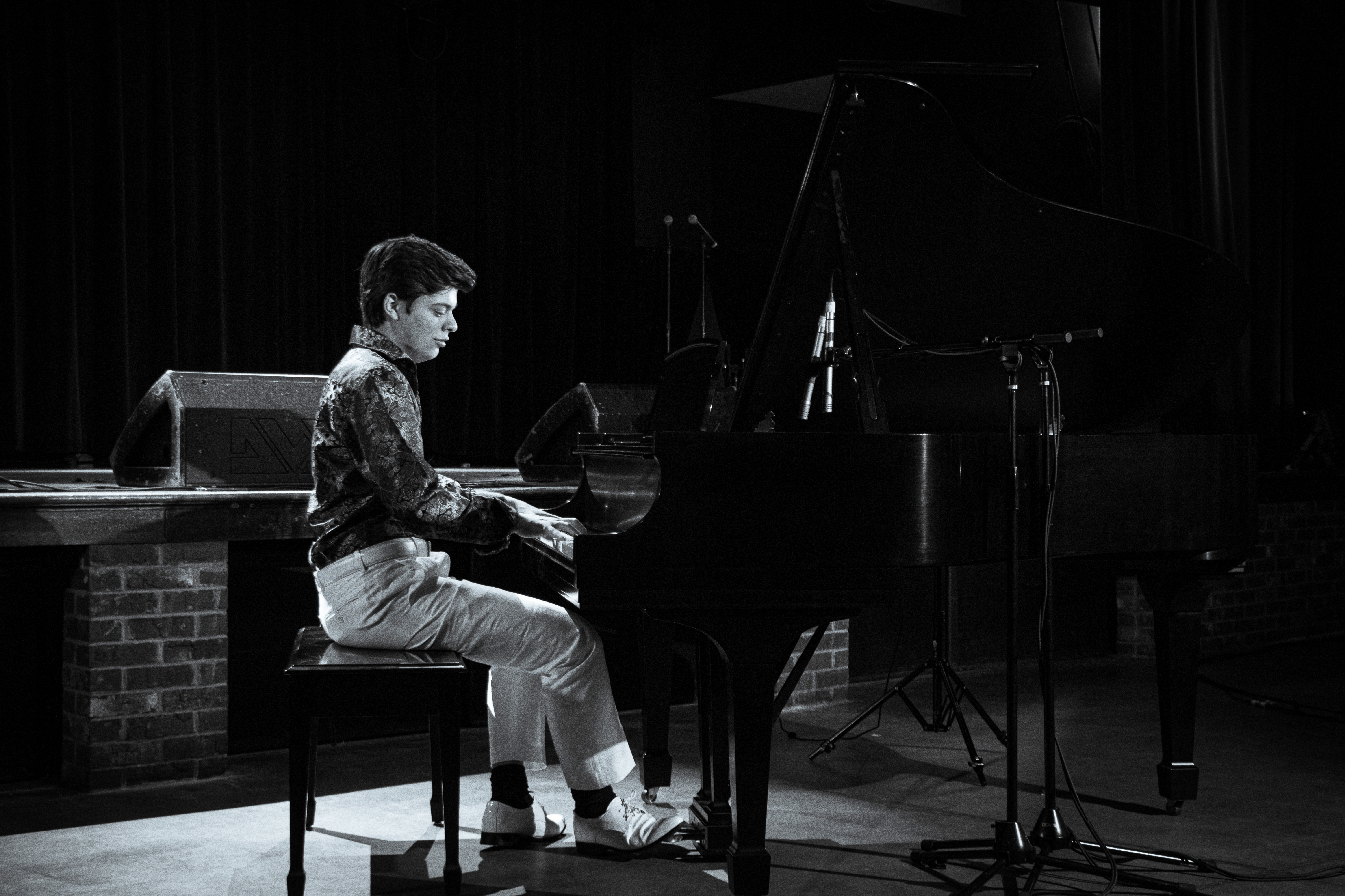 Michael Rainwater performing