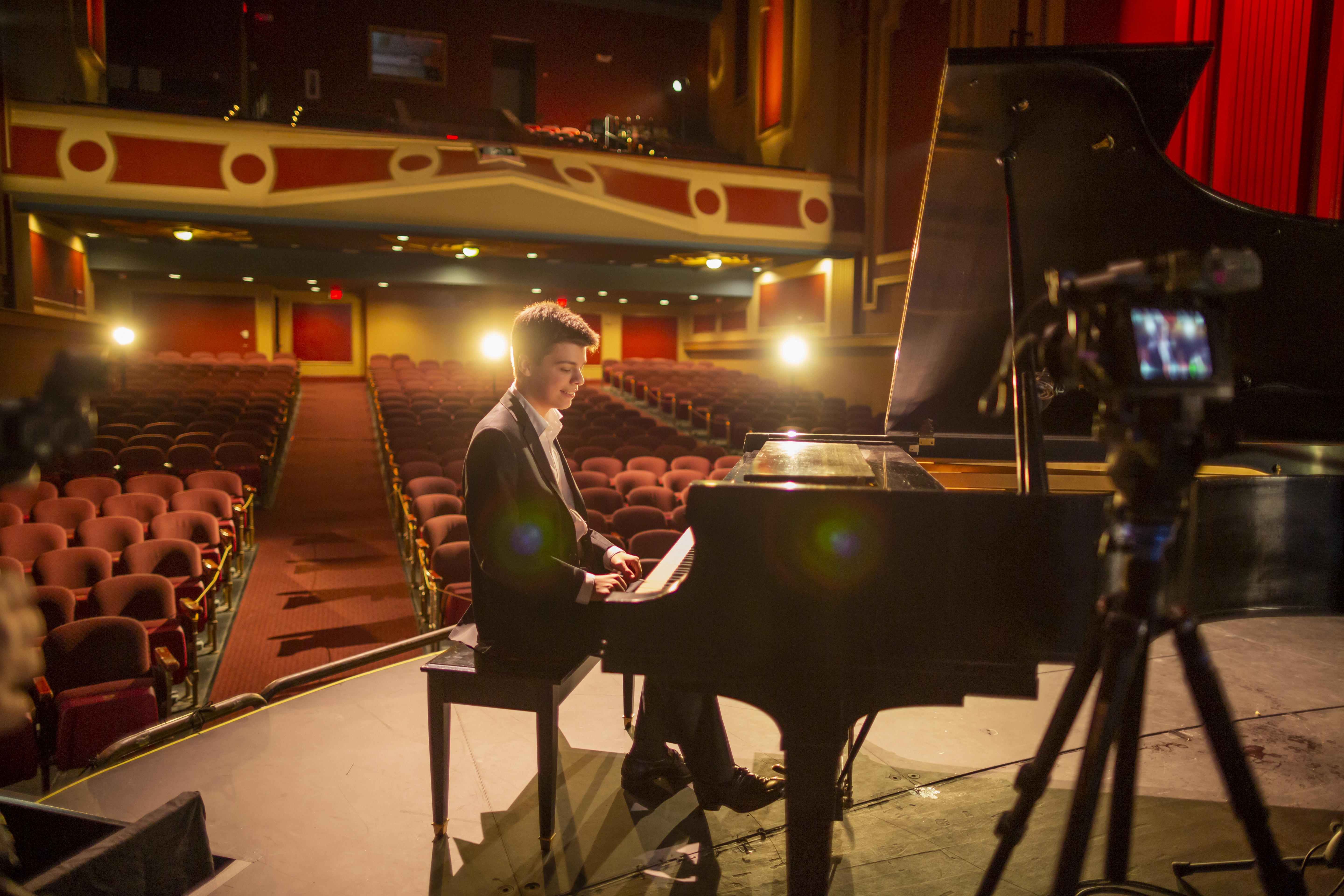 Michael Rainwater performing with full band on stage